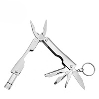 Pince multifonctionnelle d'extérieur 6-en-1 en acier inoxydable, pliable, avec lampe torche LED et porte-clés métallique