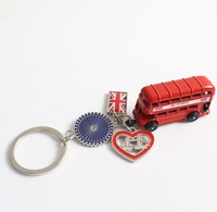 Porte-clés en métal en forme de bus londonien rouge à deux étages, souvenir de voyage britannique, breloque de sac pour les boutiques de cadeaux en gros et la vente au détail