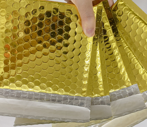 Op maat bedrukte, op maat gekleurde, zelfklevende, gevoerde poly-bubbel enveloppen met aangepast logo, rechtstreeks van de fabriek, voor schoenen, sokken en bont. - Product Image 5