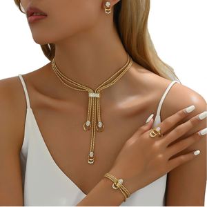 Juego de Joyería de Cristal Chapado en Oro de 4 Piezas, Collar y Anillo Geométricos con Diamantes para el Día de San Valentín y Año Nuevo - Product Image 1