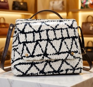 กระเป๋าถือลายดอกไม้ทำมือ งานปักลายแบบดั้งเดิม สไตล์วินเทจ พร้อมพู่ห้อยสำหรับผู้หญิง ลดราคาพิเศษ - Product Image 1