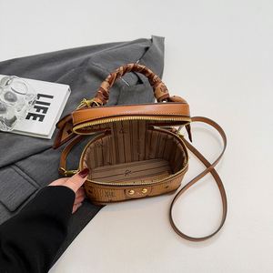 Fashionable Lady's Style <b>square</b> Handbag. It Is Made of PU Material. the Inner Lining Is Made of Polyester.5108 - Product Image 2