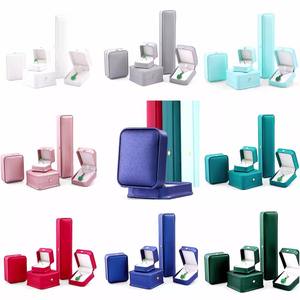 Boîte d'emballage de bijoux carrée personnalisée de luxe en cuir PU multicolore avec boucle couronne pour bracelet, pendentif et bague - Product Image 6