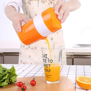 Kullanışlı manuel döner ekstrüzyon ev plastik sıkacağı taşınabilir meyve suyu üreticisi için turuncu