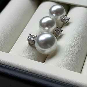 Orecchini Pendenti Stile <span class=keywords><strong>Regina</strong></span> con Zirconi Incastonati, Placcati Argento, Perle da 12mm, Set di <span class=keywords><strong>Gioielli</strong></span> con Collana e Orecchini per Matrimoni e Feste - Product Image 2