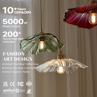 Lampe suspendue LED robuste et simple en fer et verre, avec abat-jour multi-tonalités, idéale pour les espaces bistro décontractés et les halls d'entrée