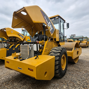 Compacteur de sol à tambour unique vibrant CS683E de marque célèbre, d'occasion, pour travaux routiers - Product Image 4