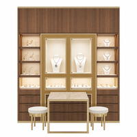 Vitrine à bijoux en marbre blanc sculpté doré, vitrine européenne en aluminium avec verre incurvé et éclairage LED, taille personnalisée pour boutique de détail
