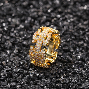 Anello Cocktail Q703 con Lettera, Micro Pavé di Zirconia Cubica Sintetica, Anello Unisex alla Moda, Gioiello per Feste - Product Image 1