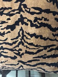Funda de Almohada de Terciopelo, Estampado de Tigre, Decoración para el Hogar en Color Taupe, Fundas de Almohada de Terciopelo Atractivas y Populares - Product Image 5