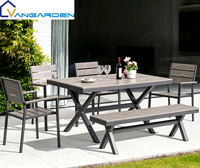 Ensemble table et chaises de jardin d'hôtel en plastique, bois et aluminium, résistant à l'eau et aux UV, couleur teck, style moderne