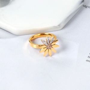 Conjunto de Joyería Económico con Anillo de Acero Inoxidable con Flores, Collar con Baño de Oro de 18K y Circonitas, Regalo Personalizado de Collar y Pulsera para Adolescentes - Product Image 1
