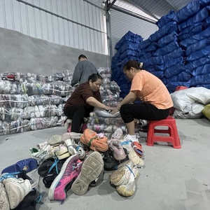 Sneaker per bambini di seconda mano all'ingrosso miste 20kg balla di alta qualità <span class=keywords><strong>scarpe</strong></span> per bambini sacco <span class=keywords><strong>scarpe</strong></span> leggermente usate vendere da kg dalla cina - Product Image 4