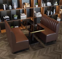 Ensemble de mobilier de bar de luxe industriel avec sièges incurvés brun foncé, canapés et tables à plateau en pierre, adapté aux bars