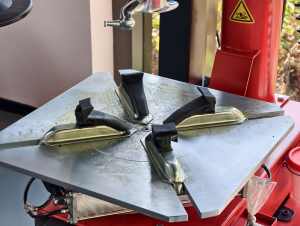 Combo Machine Démonte-Pneu et Équilibreuse de Roues Automatique 24 Pouces, Bras Pivotant, Équipement Professionnel de <span class=keywords><strong>Garage</strong></span> pour Changement et Équilibrage de Pneus - Product Image 6