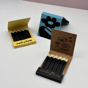 Cajas de cerillas personalizadas con diseño de logotipo, cerillas en caja con cabezas blancas, impermeables y resistentes al viento, estilo moderno para uso doméstico. - Product Image 4