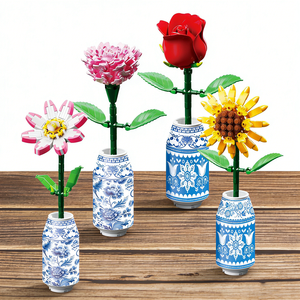 โมเดลของตกแต่งบ้าน ดอกไม้ DIY ตัวต่อประกอบเอง กุหลาบแดง/ทานตะวัน/คาร์เนชั่น/มาร์เกอรีต พร้อมแจกันลายครามสีน้ำเงินและสีขาว - Product Image 1