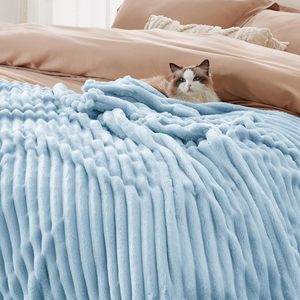 Korean Style <b>Portable</b> 100% Polyester Microfiber Striped Blanket Simple Design Thickened Warm Nap Sofa Air Conditioning Use - Product Image 3