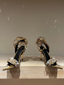 Sandales d'été formelles à talon aiguille de 105 mm, entièrement ornées de diamants, avec bride dorée de luxe cousue à la main, style très tendance - Product Image 3