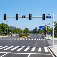 Poteau de signalisation routière solaire portable sur remorque avec caméra CCTV et panneau d'affichage à messages variables LED