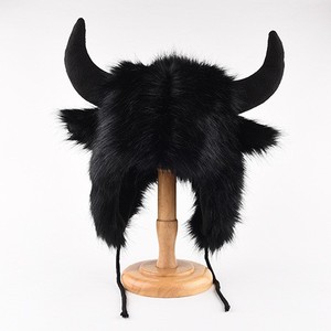Cappello Cosplay grande cappello di pelliccia di corno di mucca nero per tenere al caldo e proteggere le orecchie in inverno a prova di vento e freddo cappello a testa di mucca - Product Image 3