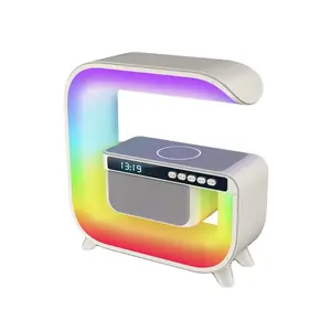 RGB LED 야간 조명 및 USB를 통해 충전식 블루투스 스피커가있는 5-in-1 무선 충전기 테이블 시계