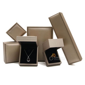 Coffret cadeau personnalisé, bague, bracelet, collier, boîte à bijoux avec logo personnalisé en cuir de qualité supérieure et sac pour collier - Product Image 2