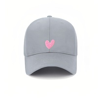 Casquette de style streetwear en coton réglable à 6 panneaux, logo en sequins en forme de cœur rose, patch thermocollant, fermeture à boucle métallique unisexe, toutes saisons, adultes