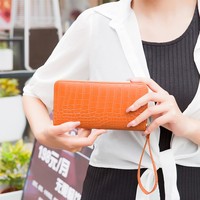 Tas Tangan Kulit PU Kapasitas Besar dengan Ritsleting Desain Buaya Panjang Dompet Wanita Uniseks Dompet Koin Ponsel 5.5 Inci