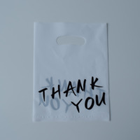 Sac cadeau en plastique avec poignée découpée, taille personnalisée, dessus ovale, multicolore, design thermosoudé