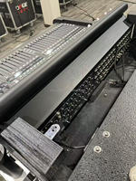 Console de mixage numérique Midas M32 LIVE 32 canaux utilisée pour les spectacles sur scène