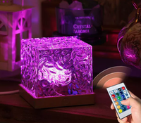 Lampada Cubo 3D Effetto Onde d'Acqua - Luce Notturna LED Dinamica RGB a 16 Colori per Illuminazione d'Atmosfera e Arredamento Casa