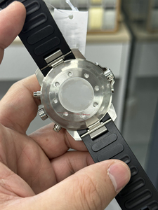 Reloj de buceo de lujo para hombre de primera línea con caja de acero inoxidable, estilo de diseñador deportivo y logotipo personalizable - Product Image 4