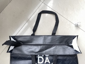 กระเป๋าช้อปปิ้งแบบมีซิป ขนาดกลาง หูหิ้วทำจากสายใย PP - Product Image 6