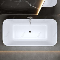 Baignoire autoportante rectangulaire moderne en acrylique blanc avec drain central pour la rénovation d'hôtels et de villas