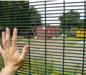 Barrière de clôture à panneaux soudés haute sécurité 358 Mesh Fence - Product Image 4