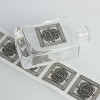 Étiquette en aluminium durable Liquorpac, finition métallique dorée, logo en relief, adhésif vinyle résistant, recyclable, réutilisable pour les bouteilles de vin et de bière