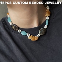 Collier ras du cou bohème coloré en pierres précieuses naturelles irrégulières (ovales, triangulaires) et perles délicates, fabrication rapide sur mesure