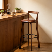 Tabouret de bar scandinave minimaliste en bois massif avec dossier à lattes, chaise de comptoir, coussin en cuir PU marron, base noire
