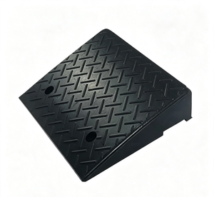 SW SW-CRA01 Rampa Portátil de Goma Antipresión para Bordillos, 480*340*100mm, Capacidad 5000kg, Velocidad de Tráfico 1-5 mph, Hormigón - Product Image 3