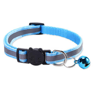 Collar Reflectante Luminoso para Gatos con Hebilla de Seguridad, Ajustable, con Diseño de Rayas y Campana, para Gatos y Perros - Product Image 4