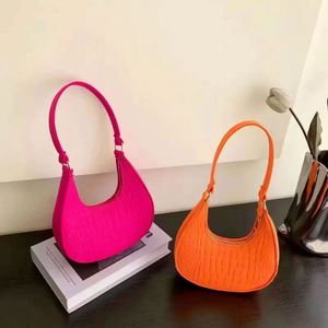 I-0114 Wholesale <b>Cheap</b> Winter Fashion One Shoulder Underarm Bags Foreign Style Casual Simple Saddle Bag PU ZIP Closure <b>Chains</b> - Product Image 1
