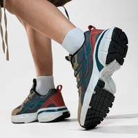 Chaussures de course personnalisées pour hommes en gros, conçues avec lacets, respirantes, tendance, décontractées, amorties et antidérapantes pour la marche