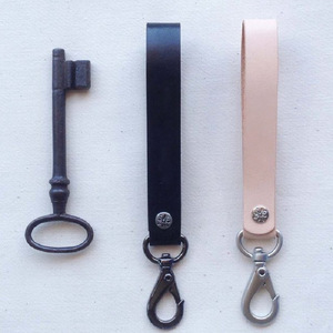Manufacturer supplies <b>leather</b> keychains, Korean style fresh and cute <b>key</b> pendants, car <b>key</b> gift ornaments. - Product Image 4