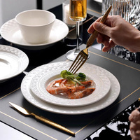 Ensemble de vaisselle en céramique sous glaçure, compatible micro-ondes, design minimaliste moderne, motif en relief, ensemble complet avec baguettes/cuillère/fourchette/couteau