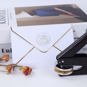 Pince à embosser en acier uni, forme extraterrestre, pour usage de bureau - Product Image 4