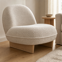 Fauteuil lounge en bouclette crème, style scandinave, minimaliste et doux, avec pieds en bois, pour appartement, hôtel, hall, villa, chambre d'hôtes