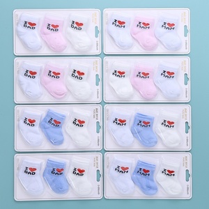Lot de 3 paires de chaussettes pour bébé avec inscription « I LOVE DAD&<span class=keywords><strong>MAM</strong></span> », chaussettes pour tout-petits avec boîte cadeau - Product Image 1