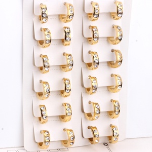 ผู้ออกแบบเครื่องประดับแฟชั่น ขายส่งเพชร ต่างหูห่วงแบบ Huggie ชุบทอง 18k ทำจากสแตนเลสสตีล สำหรับผู้หญิง - Product Image 6