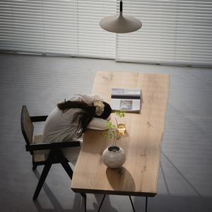 Table de salle à manger rectangulaire en chêne massif à bords naturels, deux pièces, multi-pièces, style vintage du milieu du siècle, pour bureau et salle d'étude - Product Image 5